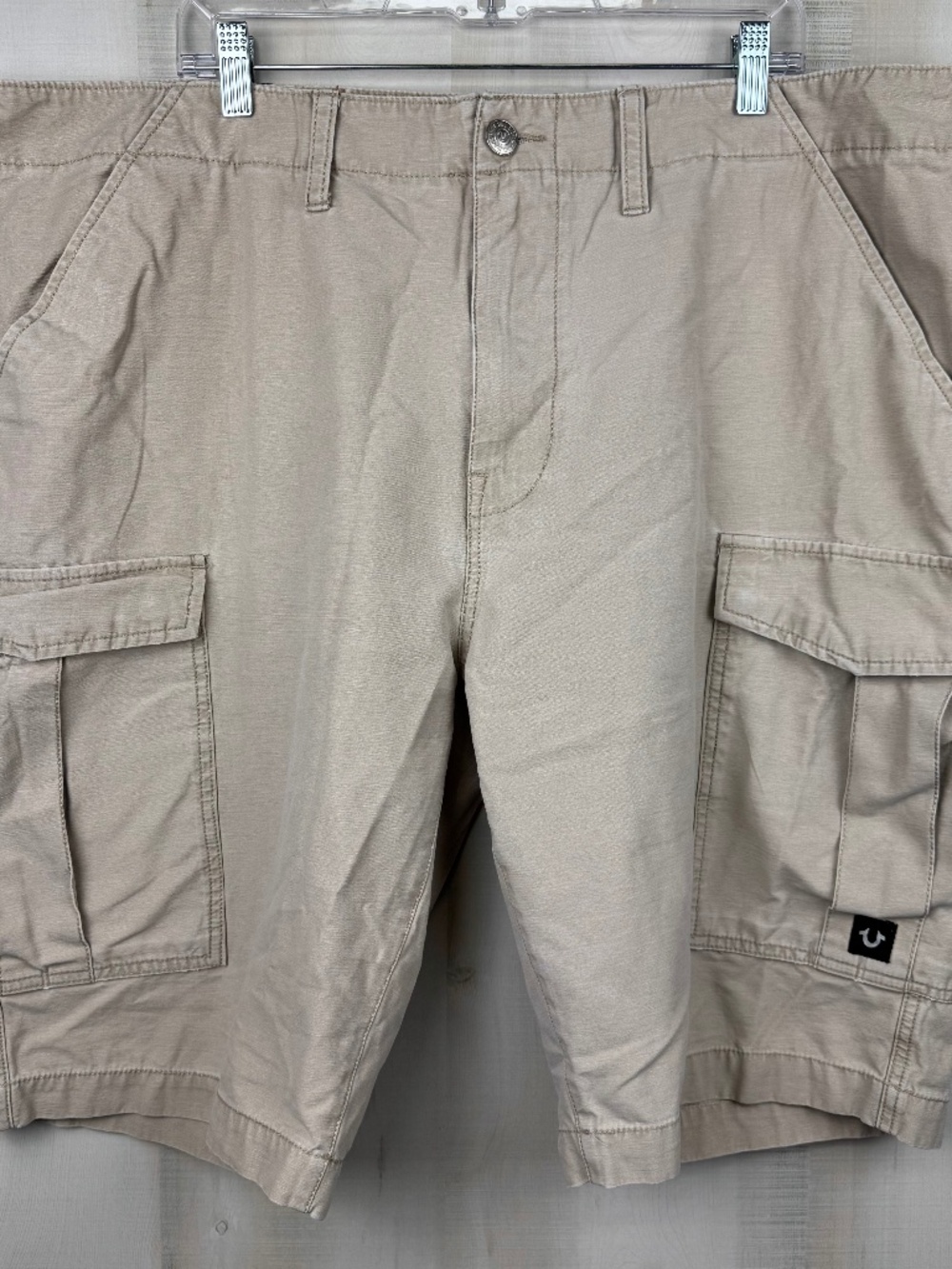 True Religion Mens Khaki Flat Front Cargo Shorts Distressed 11” Inseam Size 42